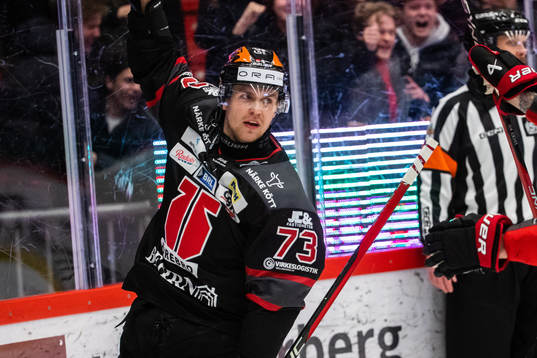 Örebro Oliver Eklind jublar vid 2-0