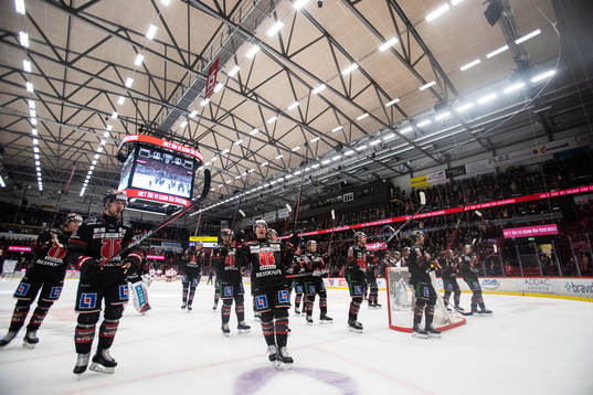 Örebros spelare jublar