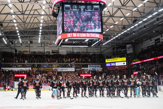 Örebros spelare jublar