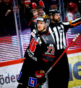 Örebros Oliver Eklind jublar