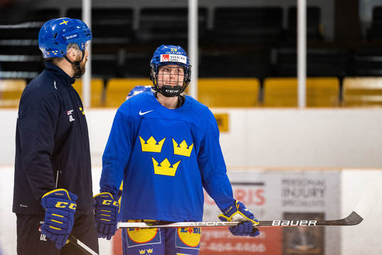 Head coach Ulf Lundberg and Olivia Carlsson of Sweden at a