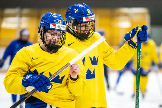 Lina Ljungblom and Hanna Olsson of Sweden at a practice