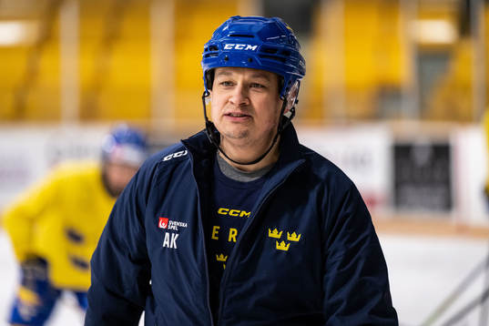 Assistant coach Andreas Karlsson of Sweden at a practice