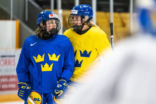 Felizia Wikner-Zienkiewicz and Josefine Holmgren of Sweden
