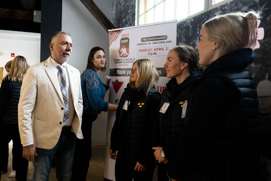 Mayor Tom Mrakas at an event with the team of Sweden