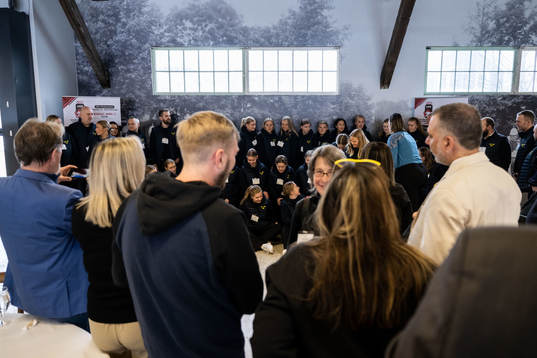 Players and leaders of Sweden at an event with the mayor of