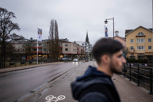 Värnamo centrum syns bakom Emin Grozdanic