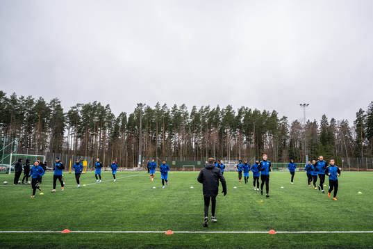 Spelarna värmer upp