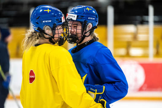 Hilda Svensson and Mira Jungåker of Sweden at a practice