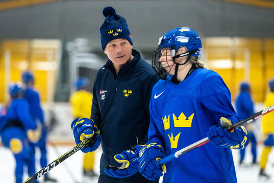 Assistant coach Andreas Spångberg of Sweden at a practice