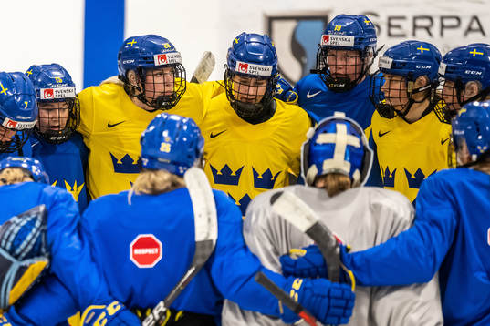 Players of Sweden at a practice session