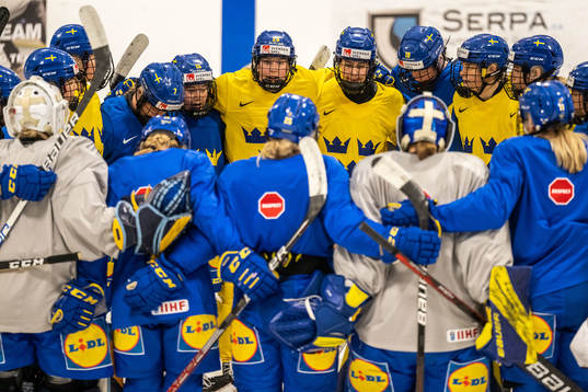 Players of Sweden at a practice session