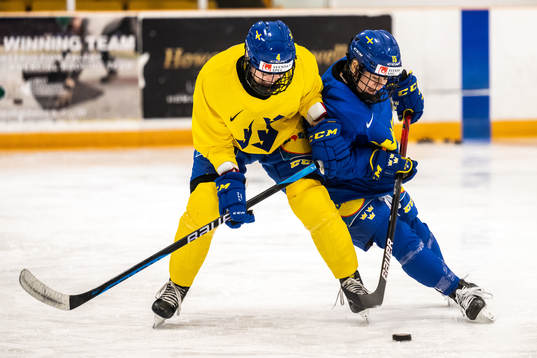 Linnéa Andersson and Lisa Johansson of Sweden at a