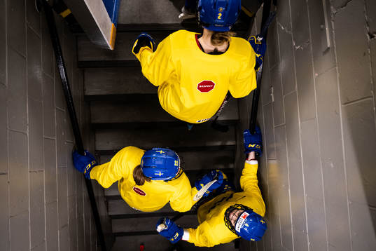 Players of Sweden at a practice session