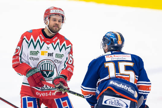 Irriterat mellan Frölundas Jacob Nilsson och Växjös Dan