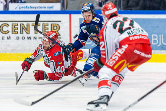 Frölundas Petteri Lindbohm och Växjös Hugo Gustafsson