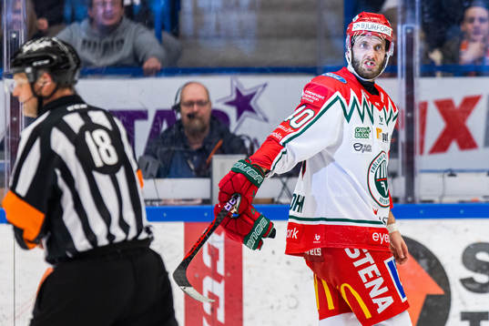 Frölundas Petteri Lindbohm reagerar när han visas ut
