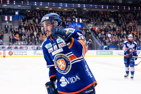 Växjös Jayden Halbgewachs jublar