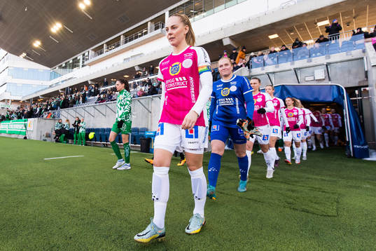 IK Uppsalas Agnes Nyberg och målvakt Milla-Maj Majasaari