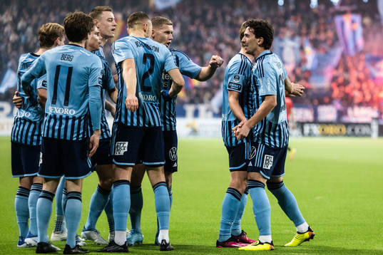 Djurgårdens Hampus Finndell jublar med lagkamrater