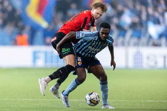 Brommapojkarnas Tim Waker och Djurgårdens Joel Asoro