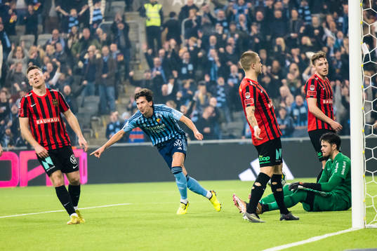 Djurgårdens Gustav Wikheim gör 2-0 bakom Brommapojkarnas