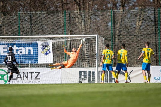 Ariana FCs Emmanuel Yeboah gör 1-1