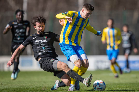 Ariana FCs Gani Bunjaku och Eskilsminne IFs André