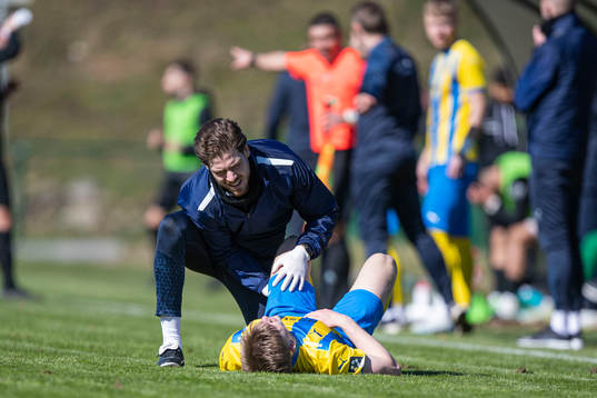 Eskilsminne IFs Hampus Stoltz har ont