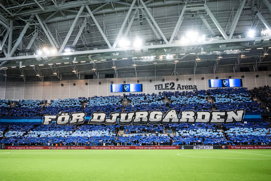 Djurgårdens supportrar med tifo
