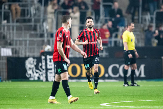 Brommapojkarnas Marijan Cosic jublar