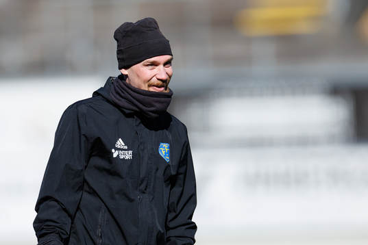 Falkenbergs Christoffer Carlsson före fotbollsmatchen i