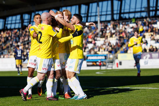 Falkenbergs spelare jublar