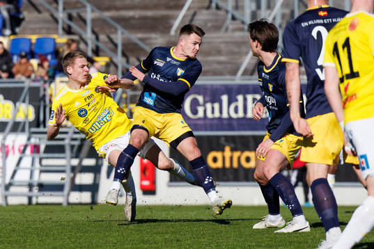 Falkenbergs Melker Nilsson och Torns Kevin Robért