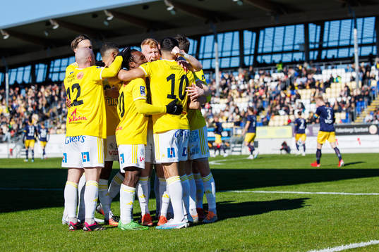 Falkenbergs spelare jublar