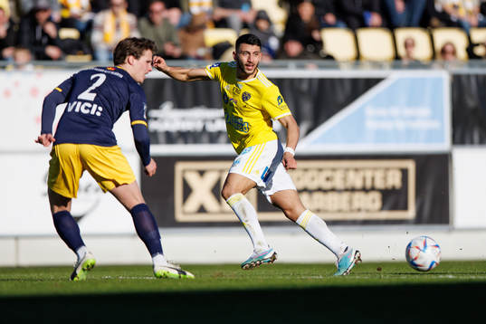 Torns Alex Sjöholm och Falkenbergs Leonardo Farah Shahin