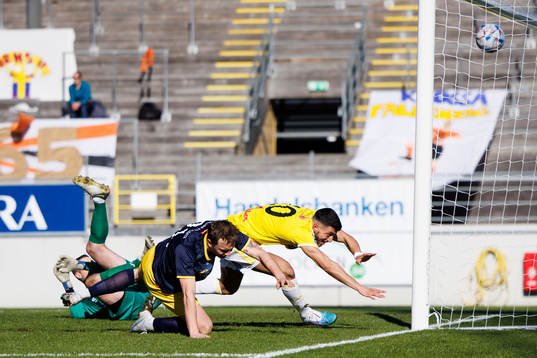 Falkenbergs Leonardo Farah Shahin gör 1-0