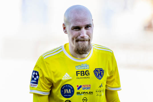 Falkenbergs Christoffer Carlsson före fotbollsmatchen i