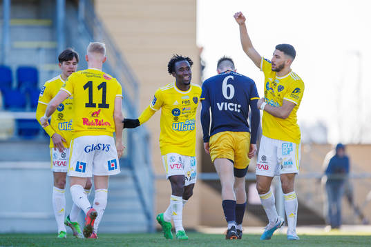 Falkenbergs spelare jublar