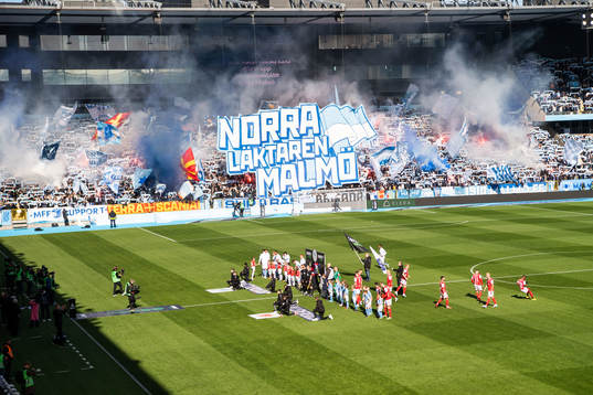 Malmö FFs supportrar med tifo