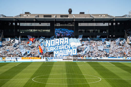 Malmö FFs supportrar med tifo
