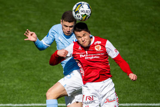 Malmö FFs Gabriel Busanello och Kalmars Simon Skrabb