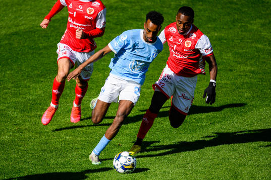 Malmö FFs Taha Ali och Kalmars Nahom Girmai Netabay