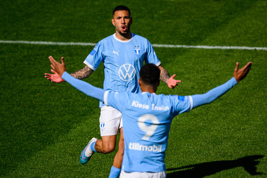 Malmö FFs Sergio Pena reagererar