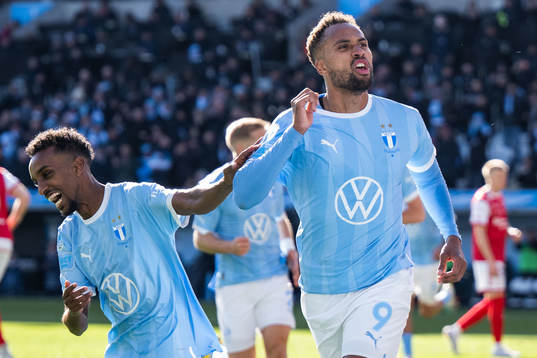 Malmö FFs Isaac Kiese Thelin jublar med Taha Ali