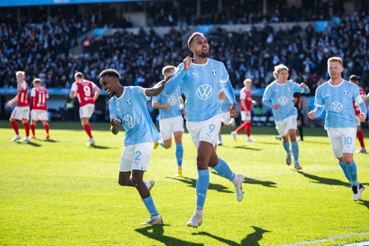 Malmö FFs Isaac Kiese Thelin jublar med Taha Ali