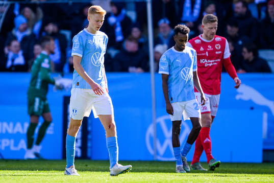 Malmö FFs Hugo Larsson och Malmö FFs Taha Ali deppar