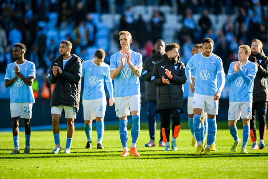 Malmö FFs Søren Rieks tackar publiken