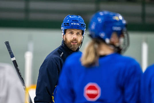 Head coach Ulf Lundberg of Sweden at a practice session