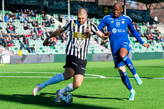 Landskronas Erik Hedenquist och GIF Sundsvalls Moonga Simba